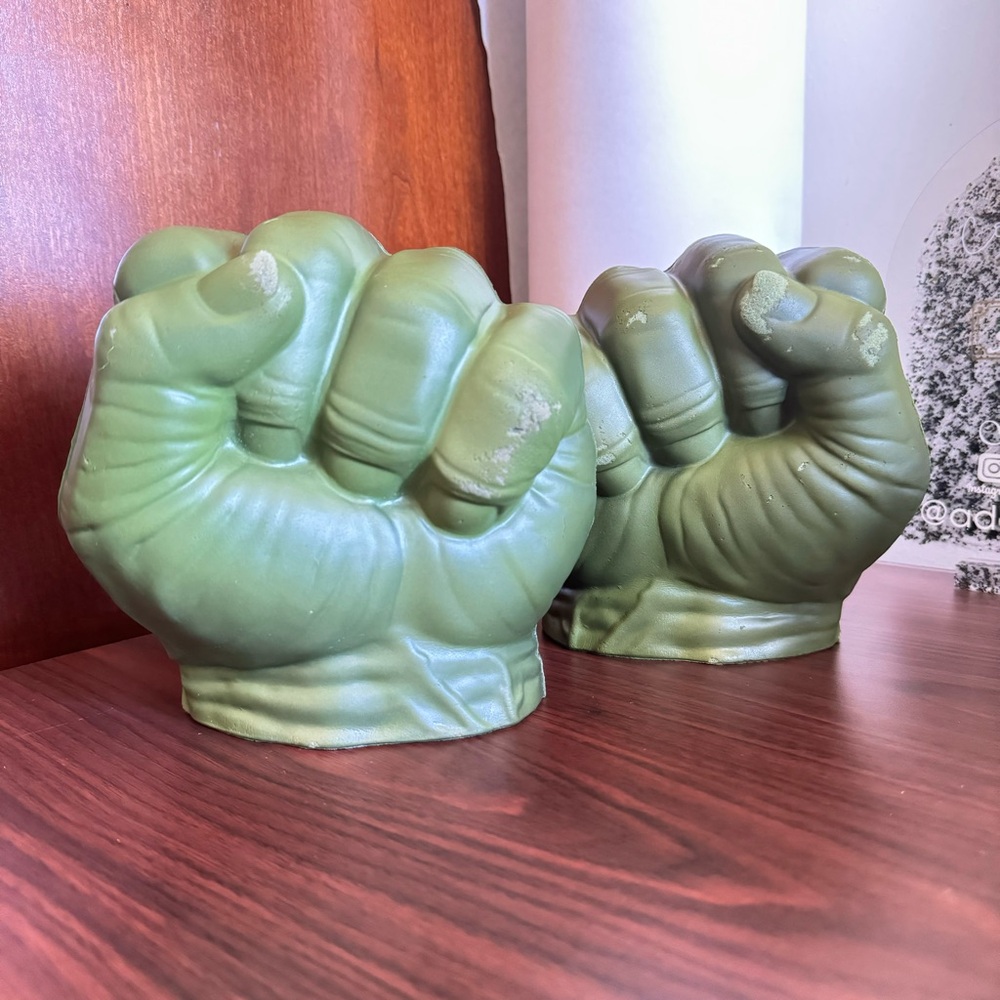 Retro Hasbro Marvel Avengers Soft Foam Incredible Hulk Hands 2011